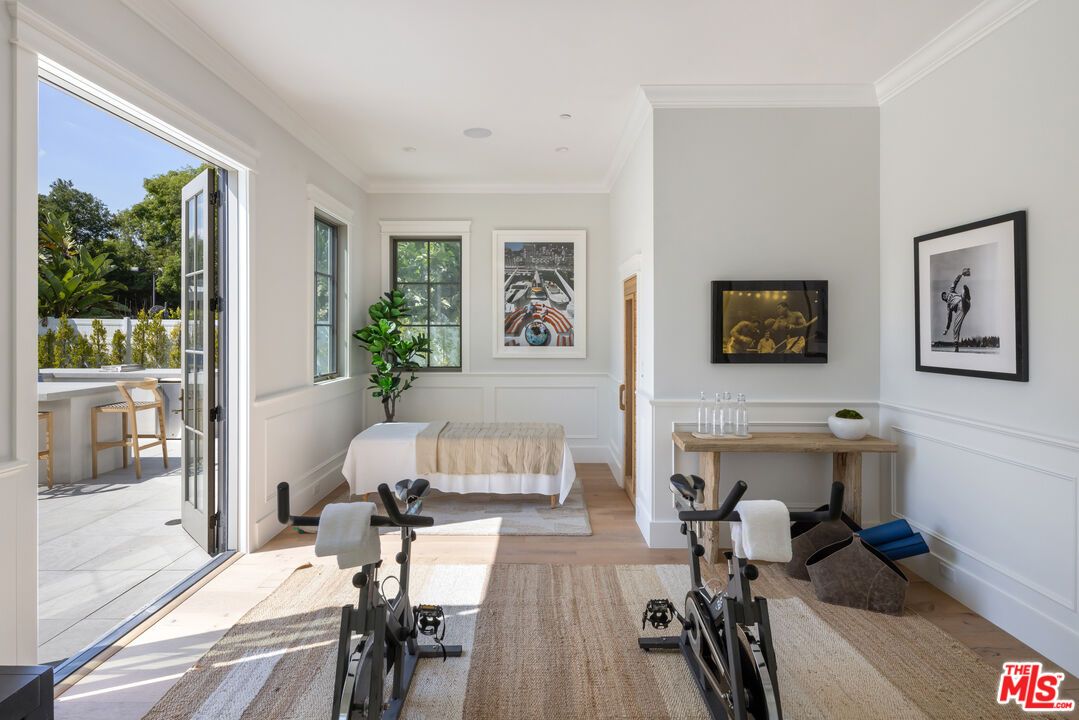 Fitness Equipment, Interior, Recessed Lighting, Wood Texture Flooring