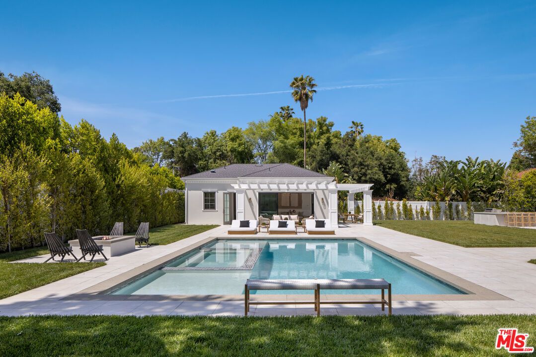 Backyard, Exterior, Pool