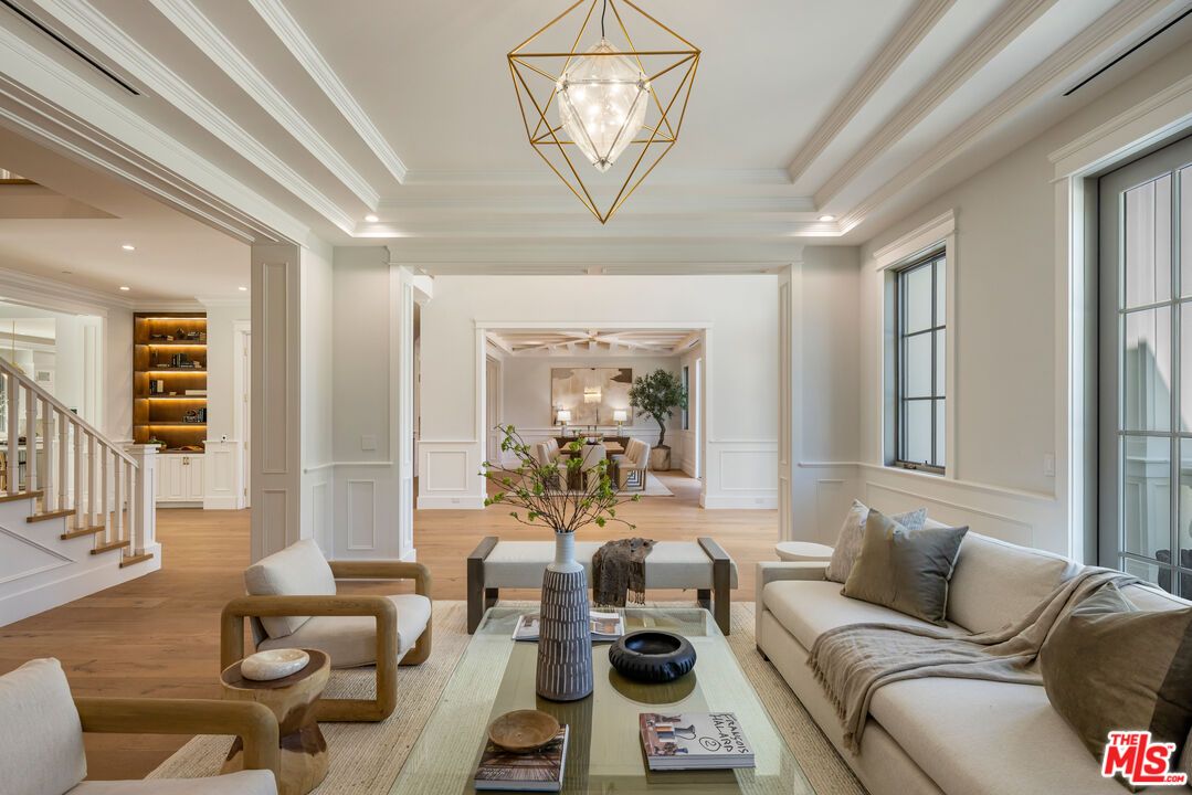 Interior, Living room, Pendant Lights, Recessed Lighting, Wood Texture Flooring