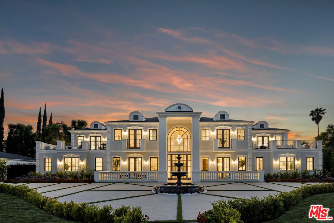 Backyard, Exterior, Facade, French Provincial