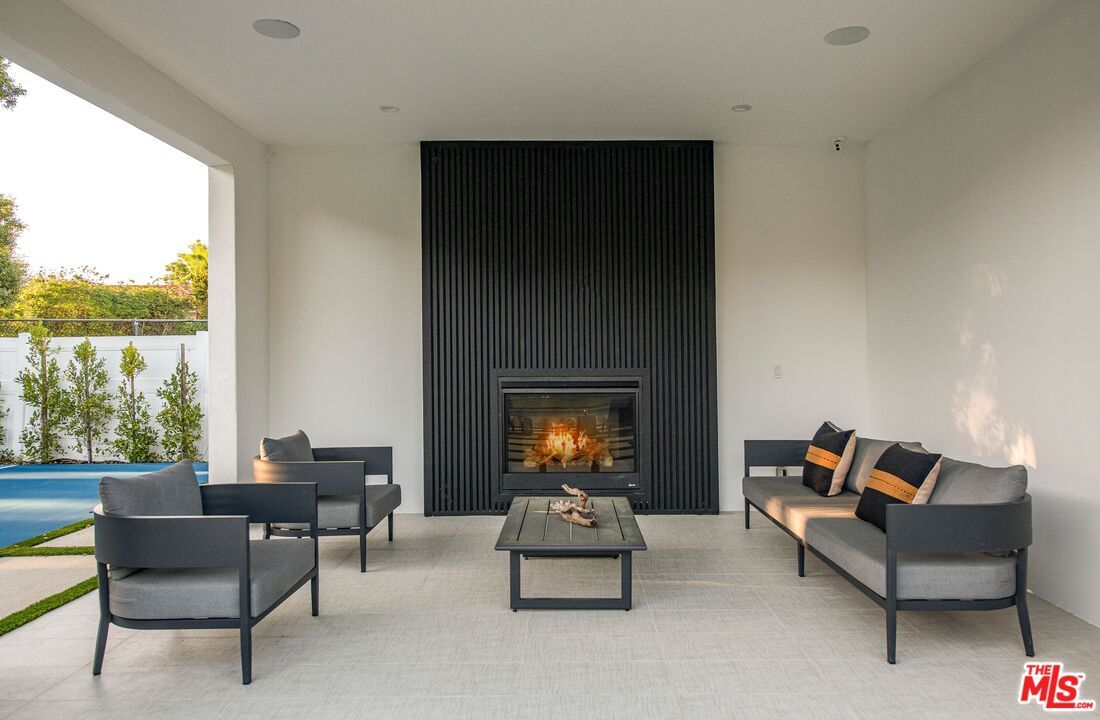 Fireplace, Interior, Living room, Recessed Lighting