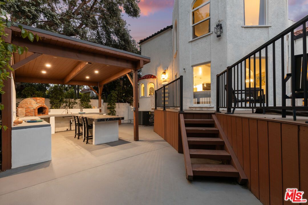 Exterior, Outdoor Kitchen
