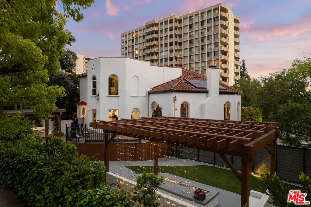 Exterior, Facade, Condo Building