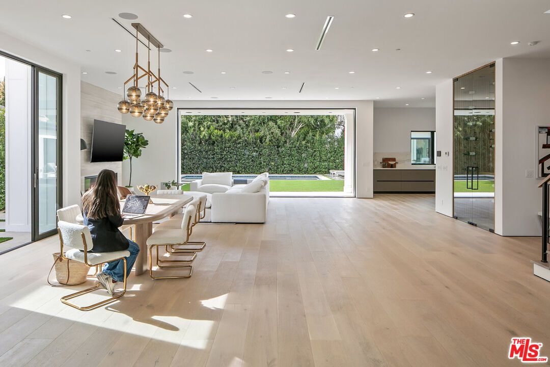 Interior, Living room, Pendant Lights, Recessed Lighting, Wood Texture Flooring