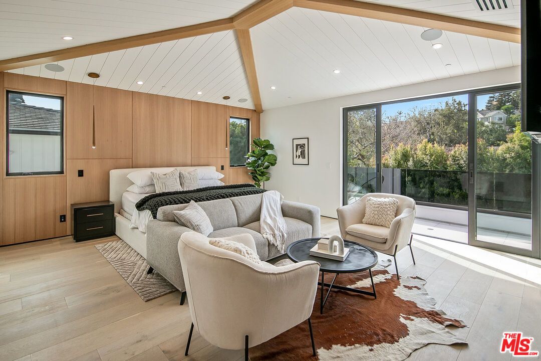 Bedroom, Interior, Living room, Recessed Lighting, Wood Texture Flooring