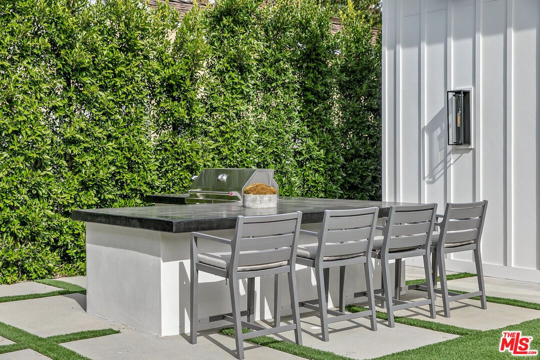 Exterior, Outdoor Kitchen