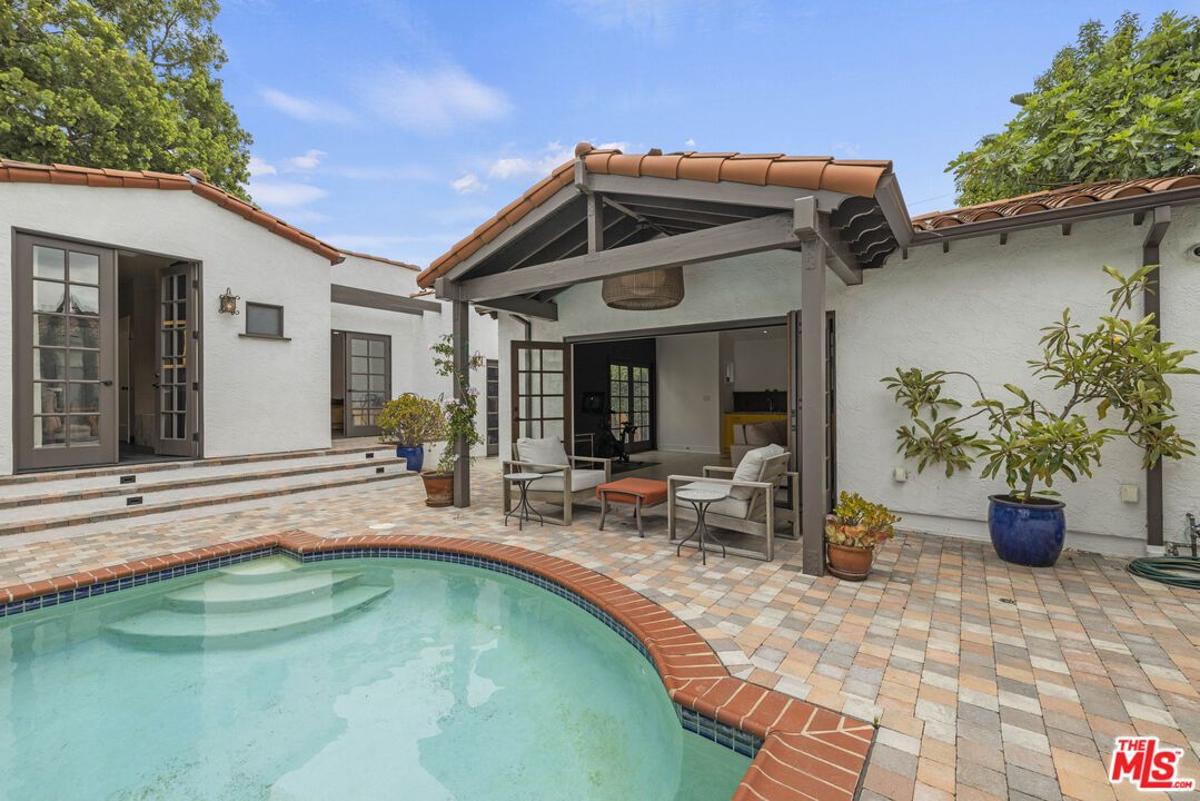Exterior, Pool
