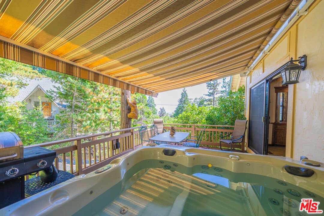Exterior, Hot Tub
