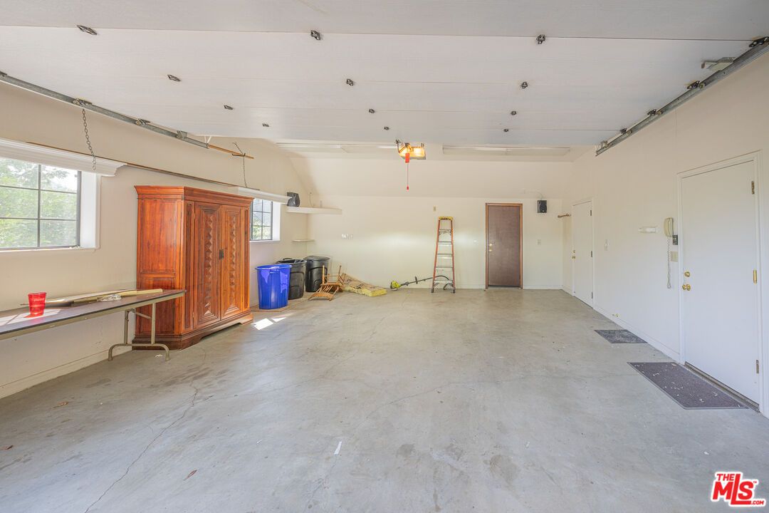 Garage, Interior