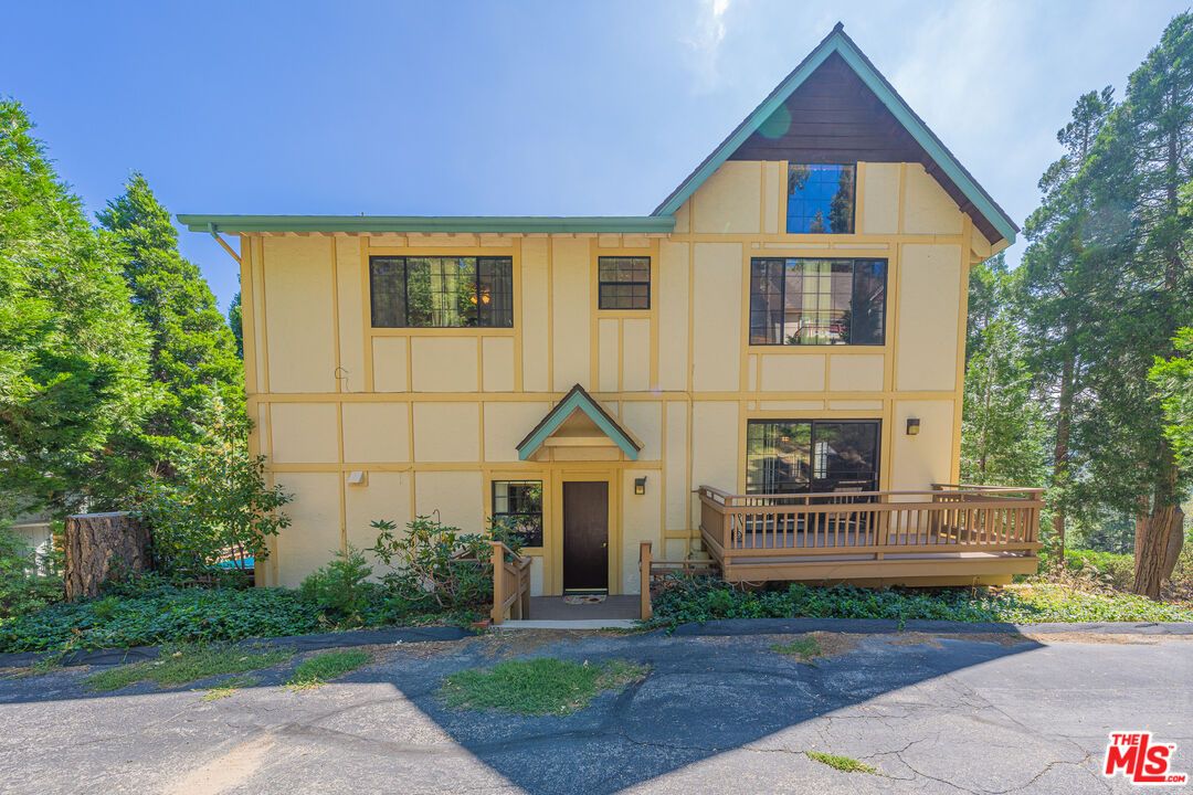 Exterior, Facade, Tudor Revival