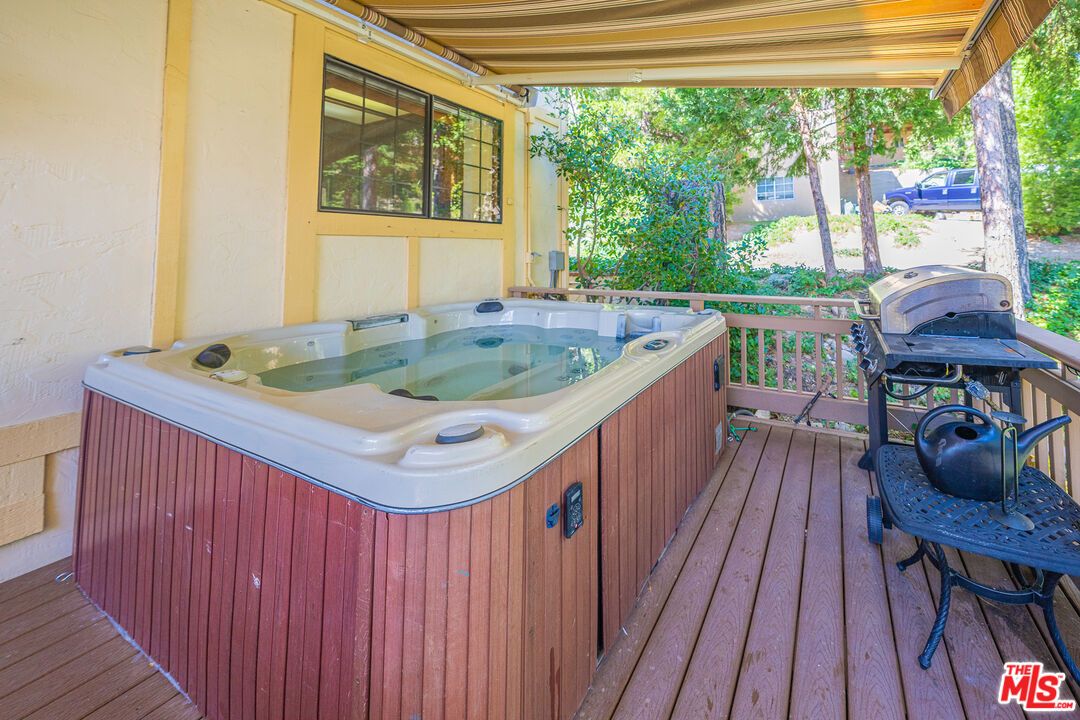 Exterior, Hot Tub