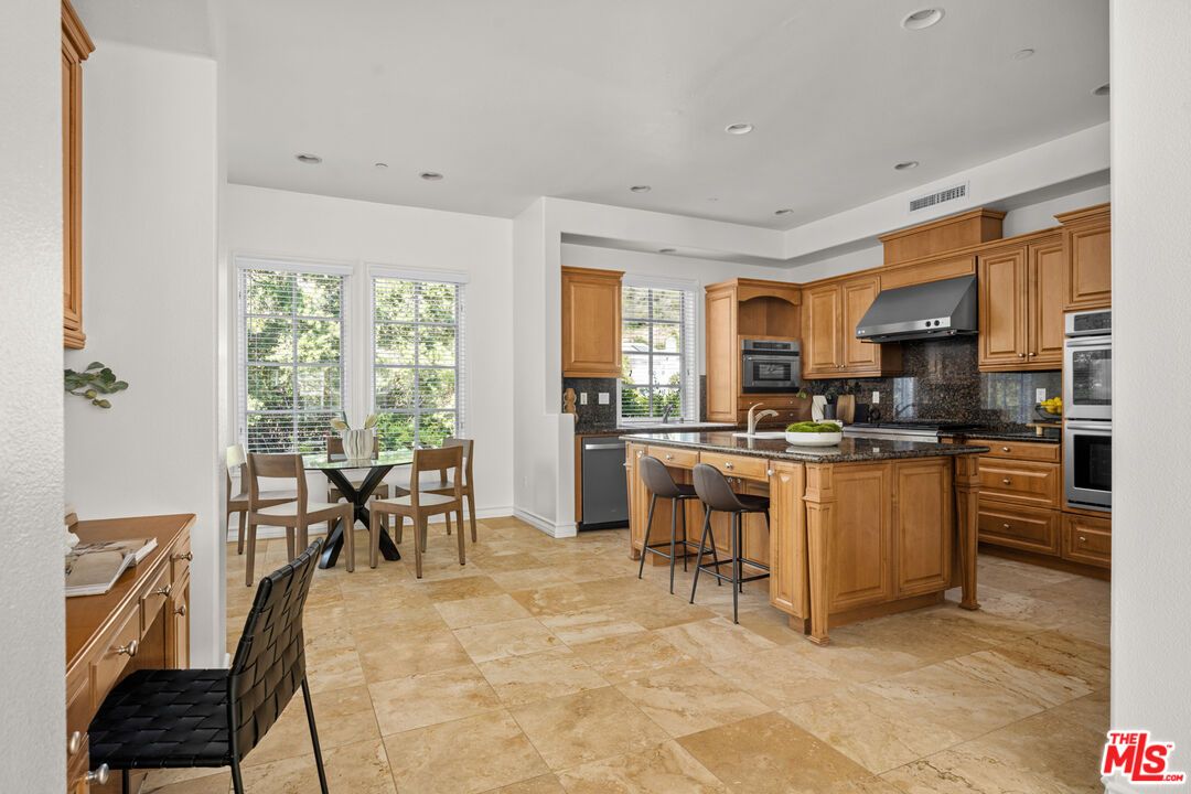 Dining room, Interior, Kitchen, Recessed Lighting, Stainless Steel Appliances