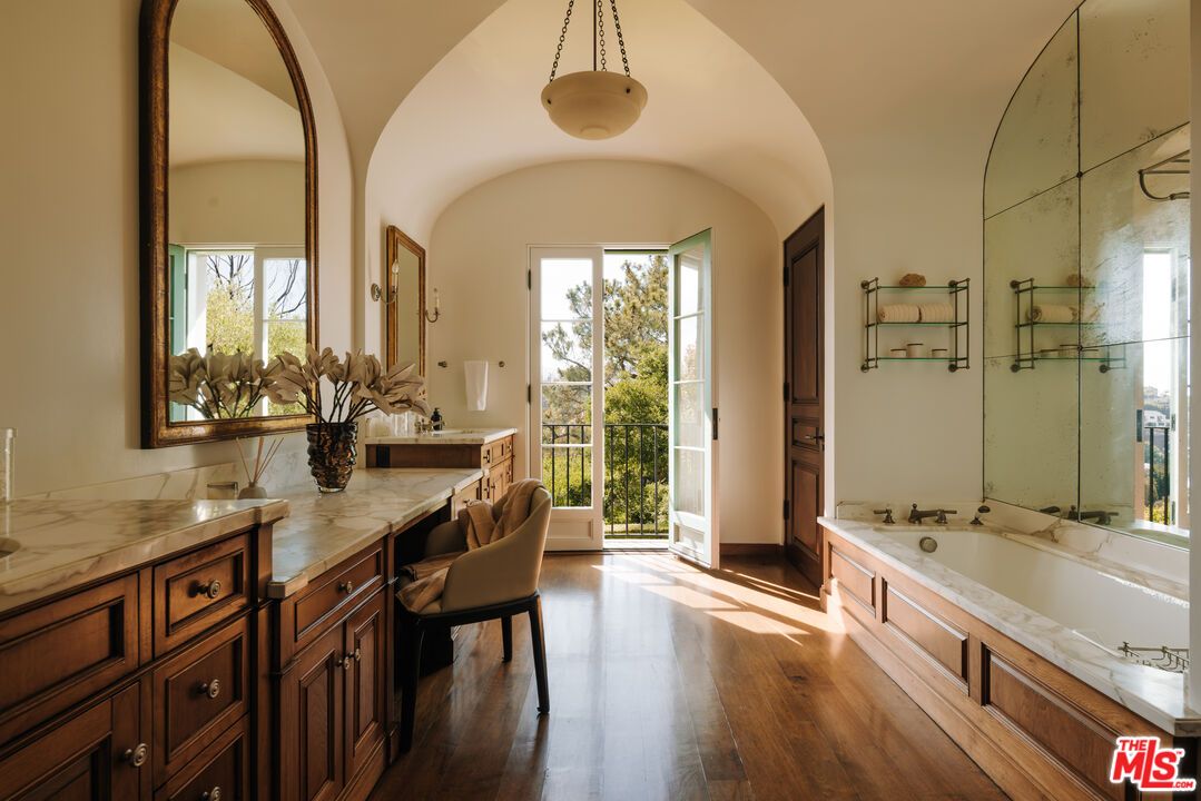 Bathroom, Interior, Pendant Lights, Wood Texture Flooring