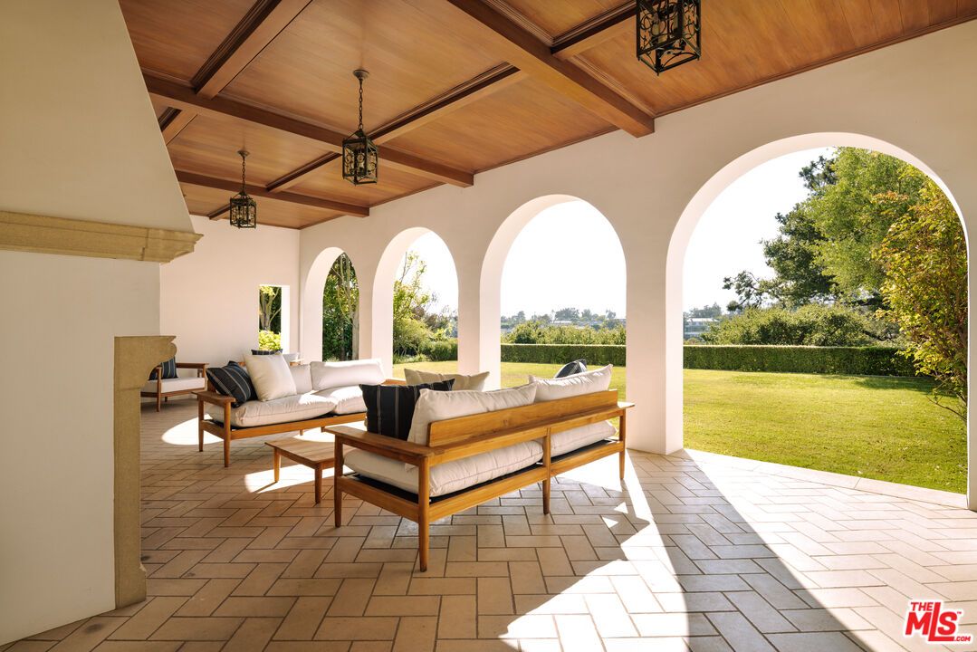 Exterior, Outdoor Kitchen