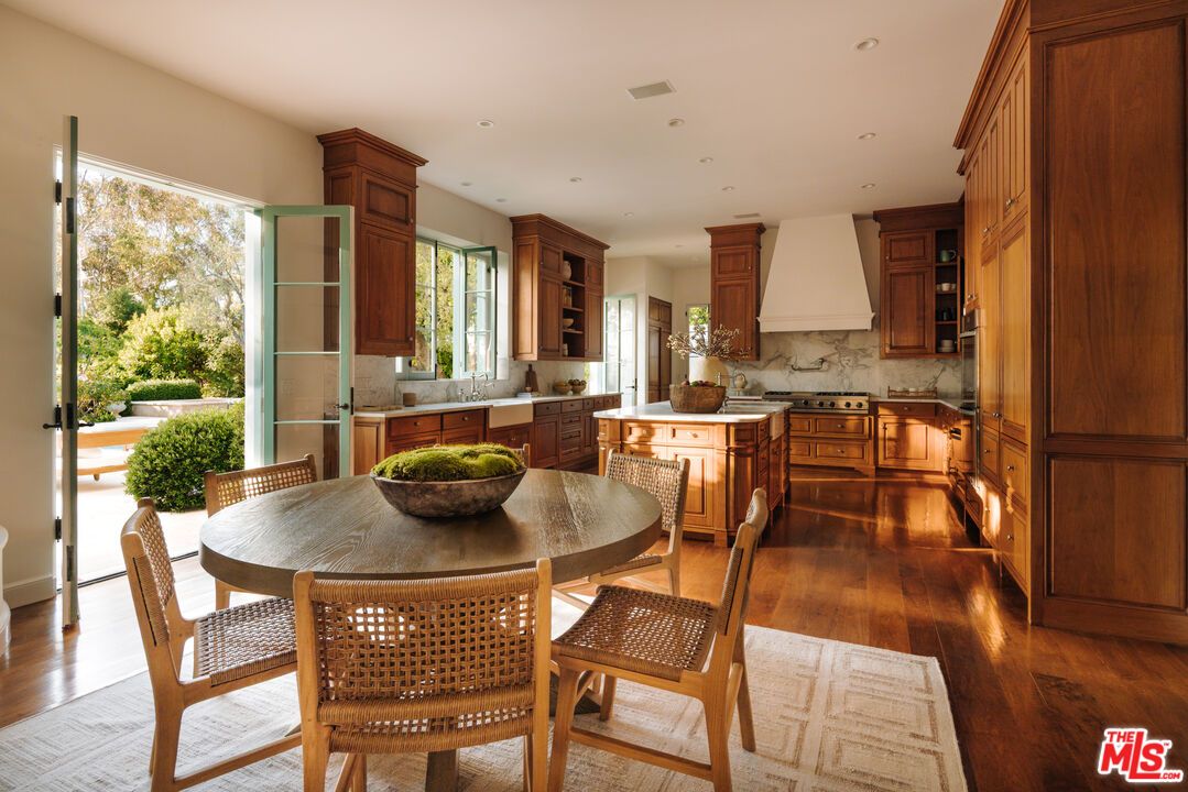 Dining room, Interior, Kitchen, Marble Walls, Recessed Lighting, Wood Texture Flooring