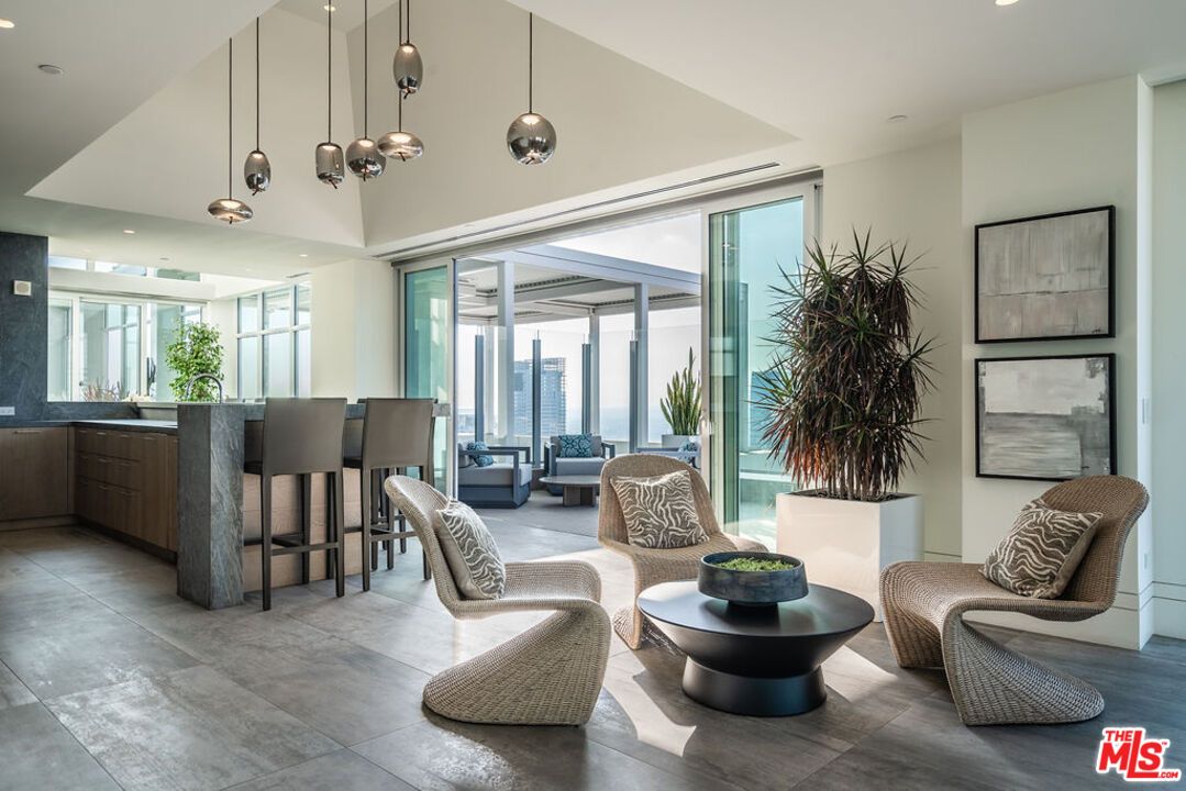 Interior, Living room, Pendant Lights, Recessed Lighting