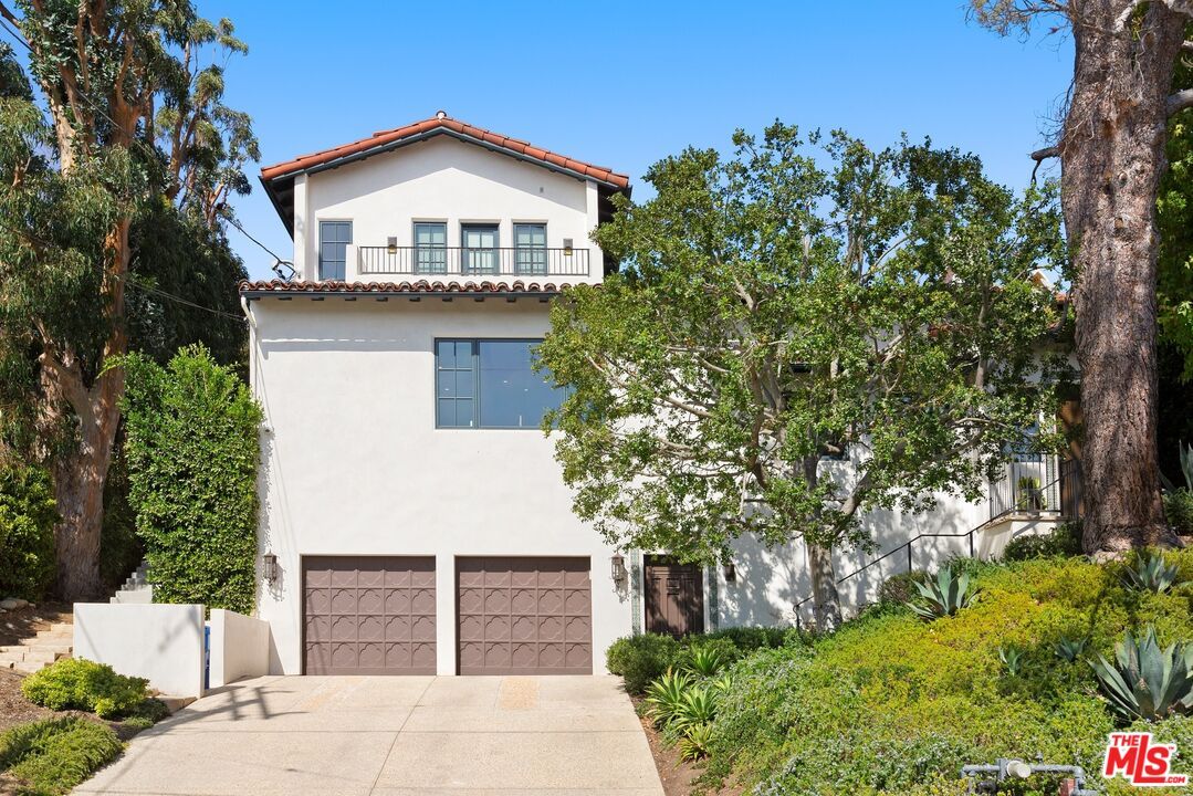 Attached, Exterior, Facade, Spanish Mediterranean