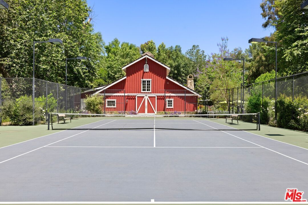 Exterior, Tennis Courts