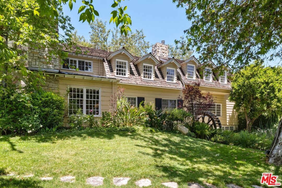 Backyard, Exterior, Facade, Cape Cod