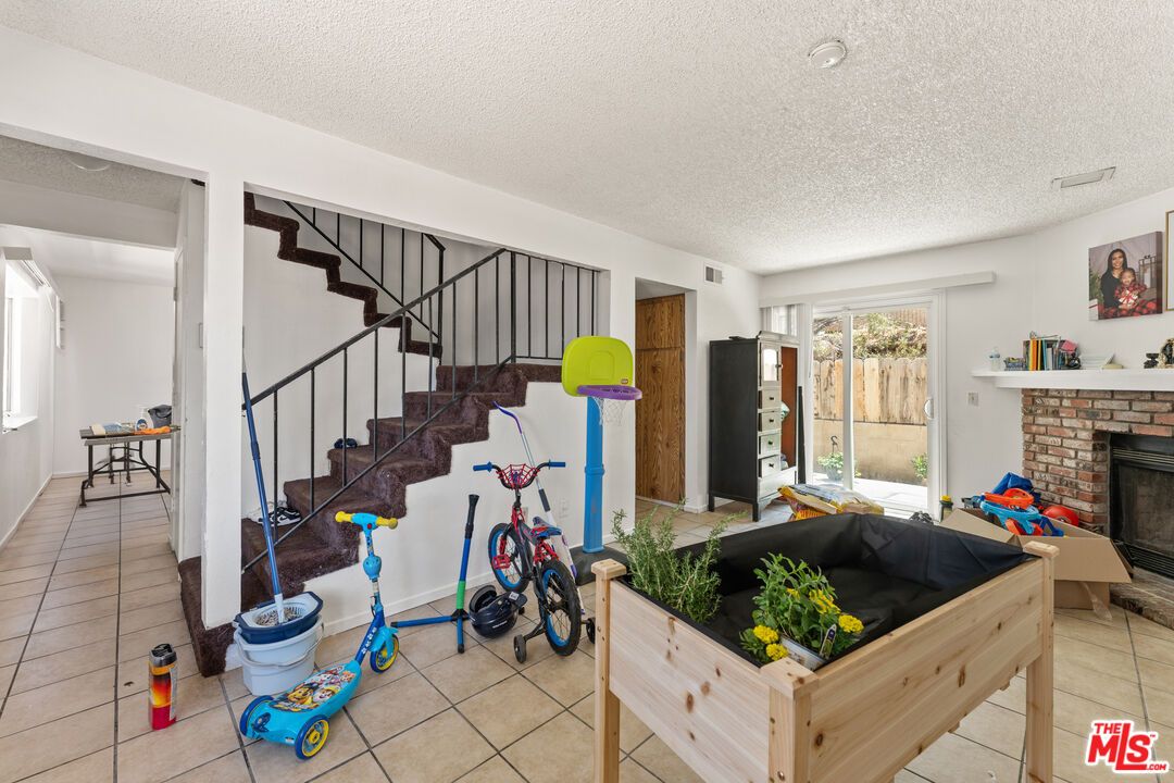 Fireplace, Interior, Recessed Lighting