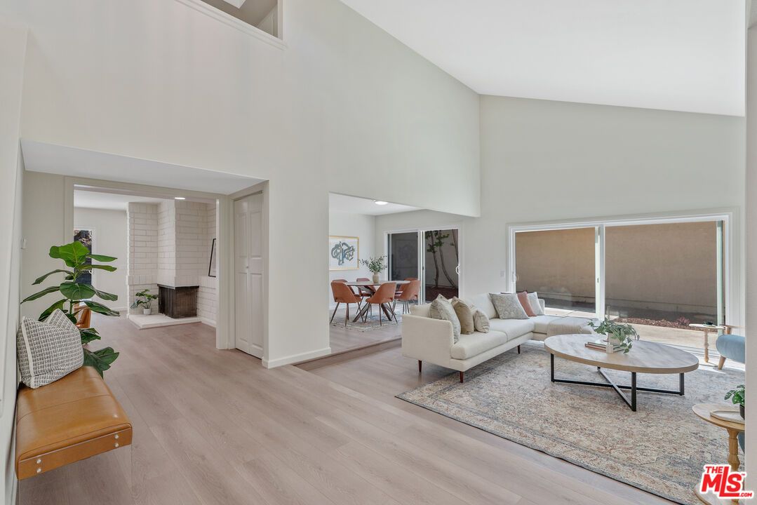 Dining room, Interior, Living room, Recessed Lighting, Wood Texture Flooring