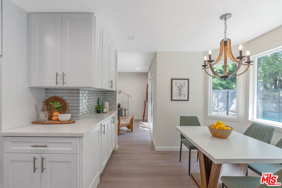Chandelier, Dining room, Interior, Recessed Lighting, Wood Texture Flooring