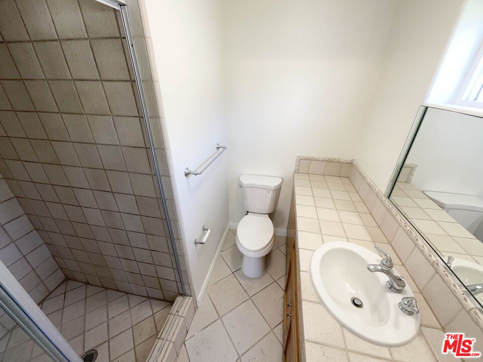Bathroom, Interior, Tile Countertops