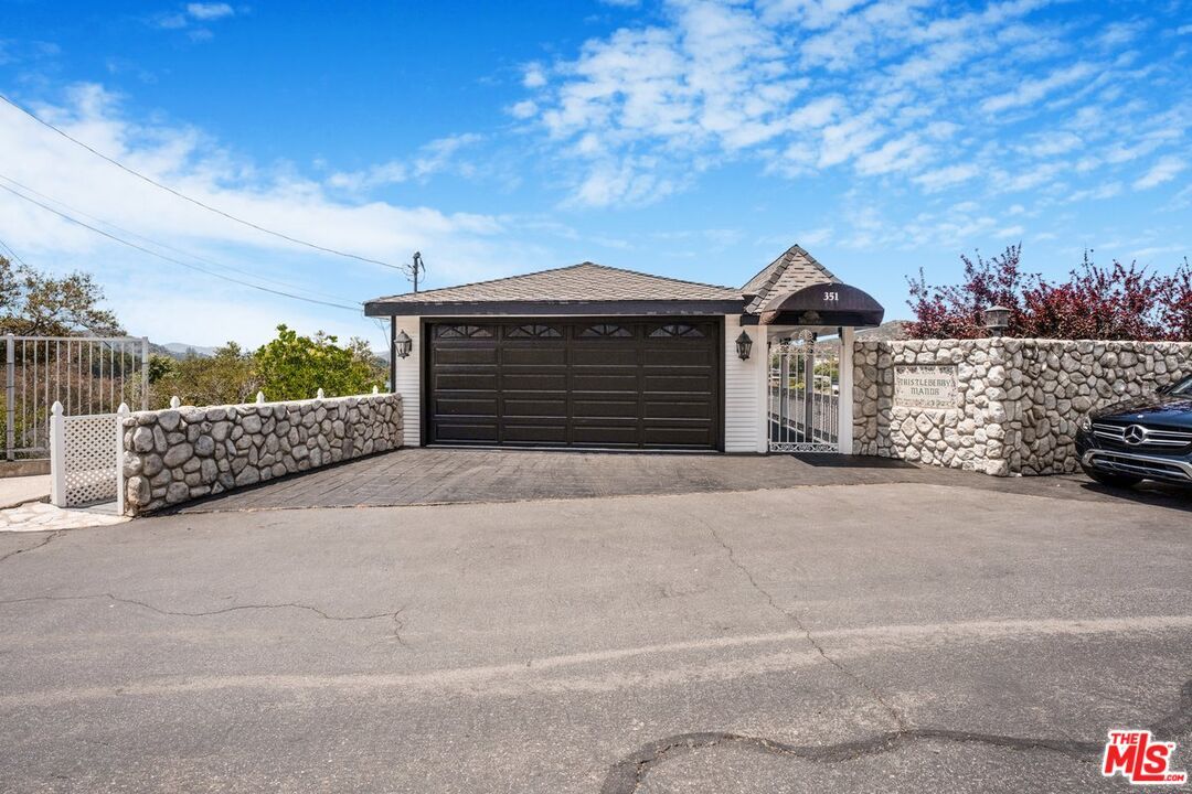 Detached Garage, Exterior
