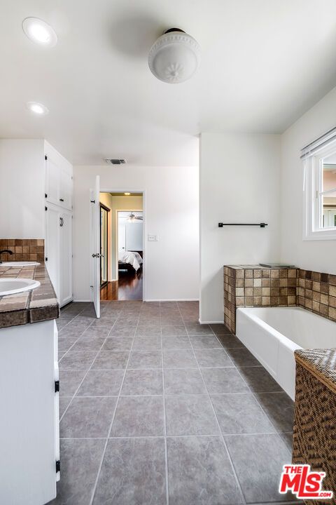Bathroom, Interior, Recessed Lighting