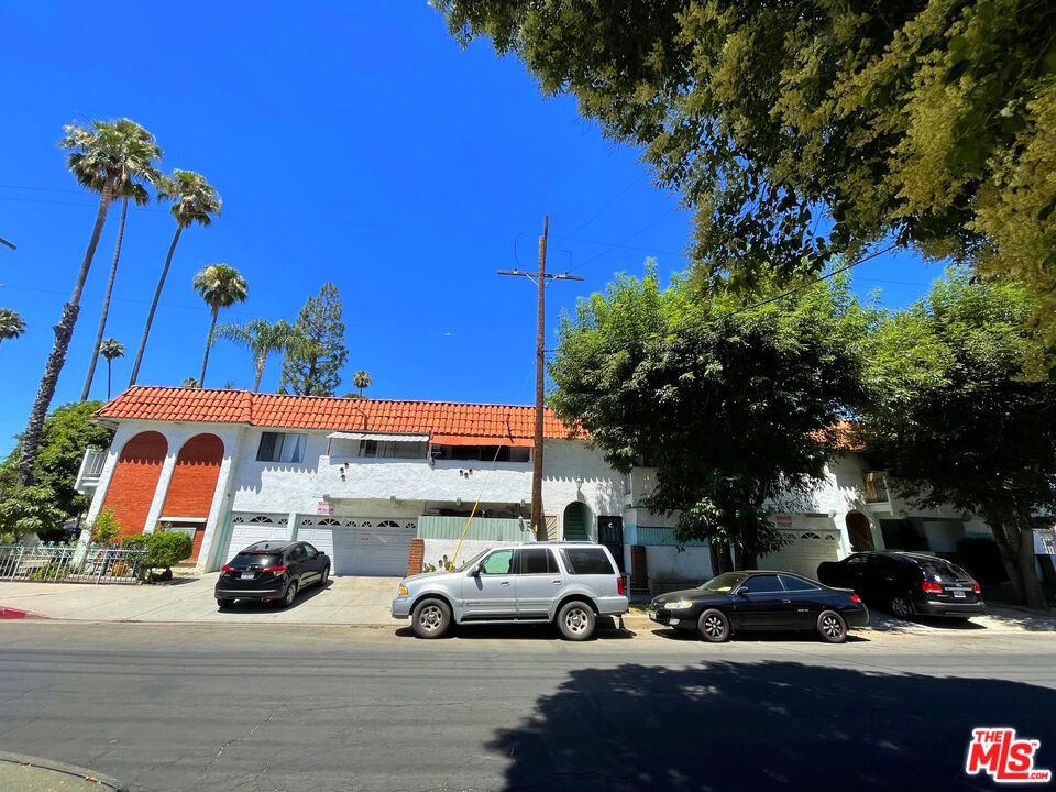 Exterior, Facade, None