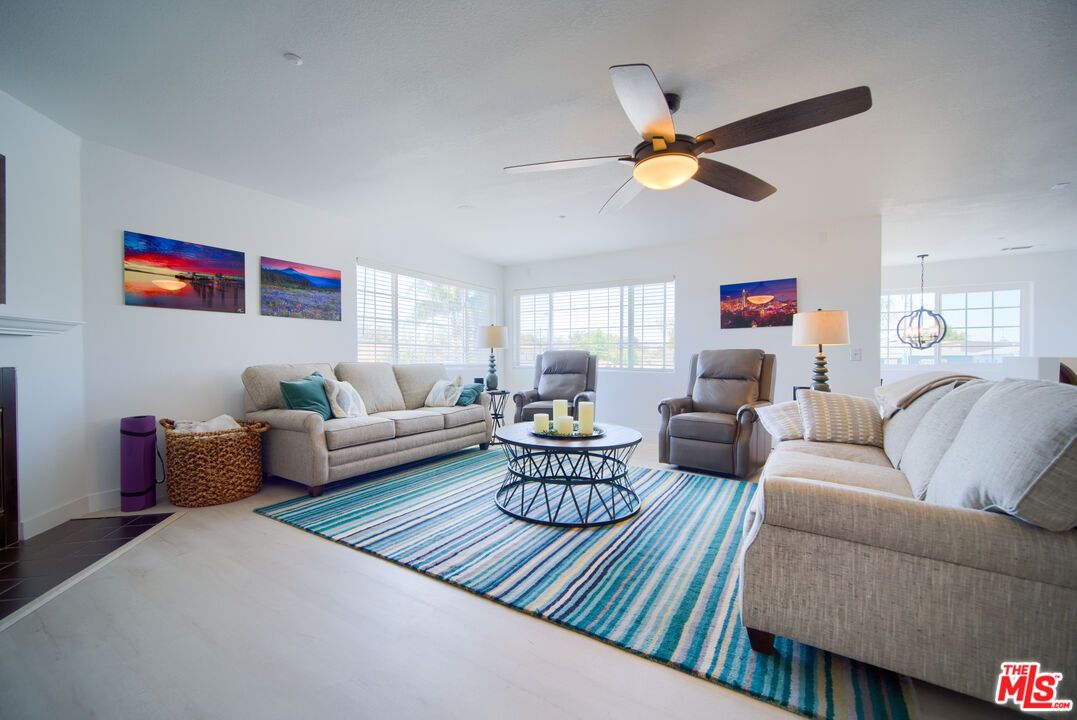 Interior, Living room, Pendant Lights