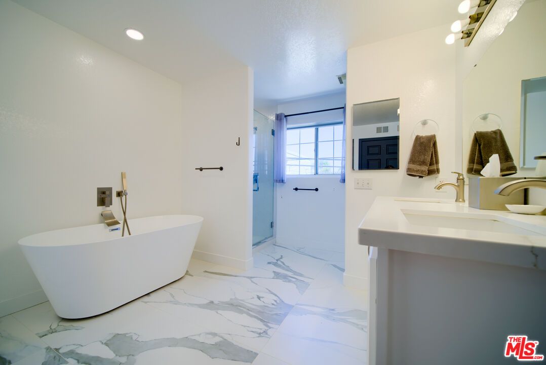 Bathroom, Dual Sink Vanities, Free Standing Baths, Interior, Marble, Recessed Lighting
