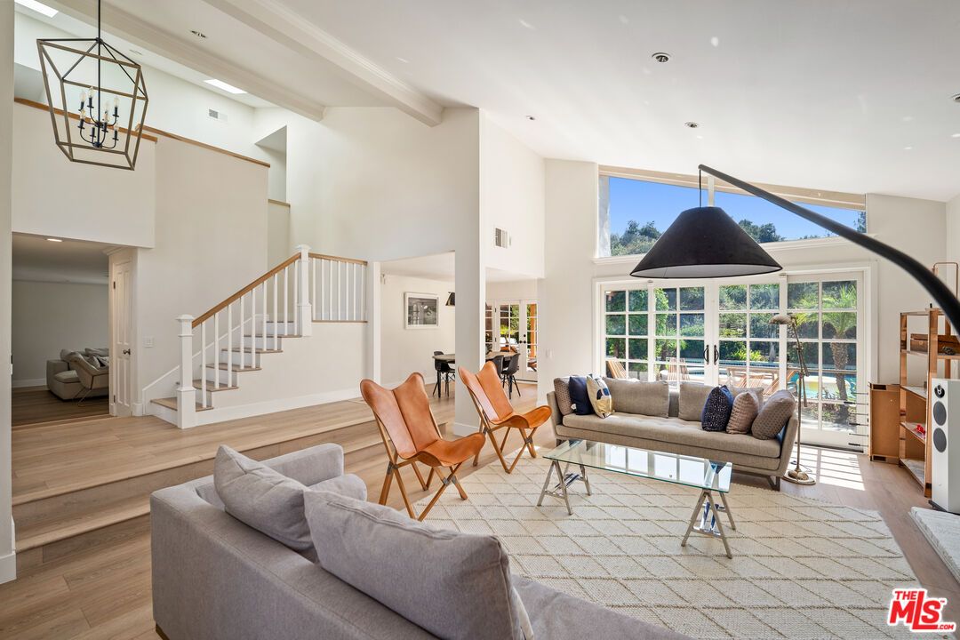 Interior, Living room, Pendant Lights, Recessed Lighting, Wood Texture Flooring