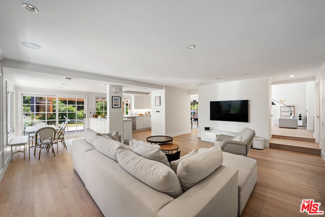 Dining room, Interior, Living room, Recessed Lighting, Wood Texture Flooring