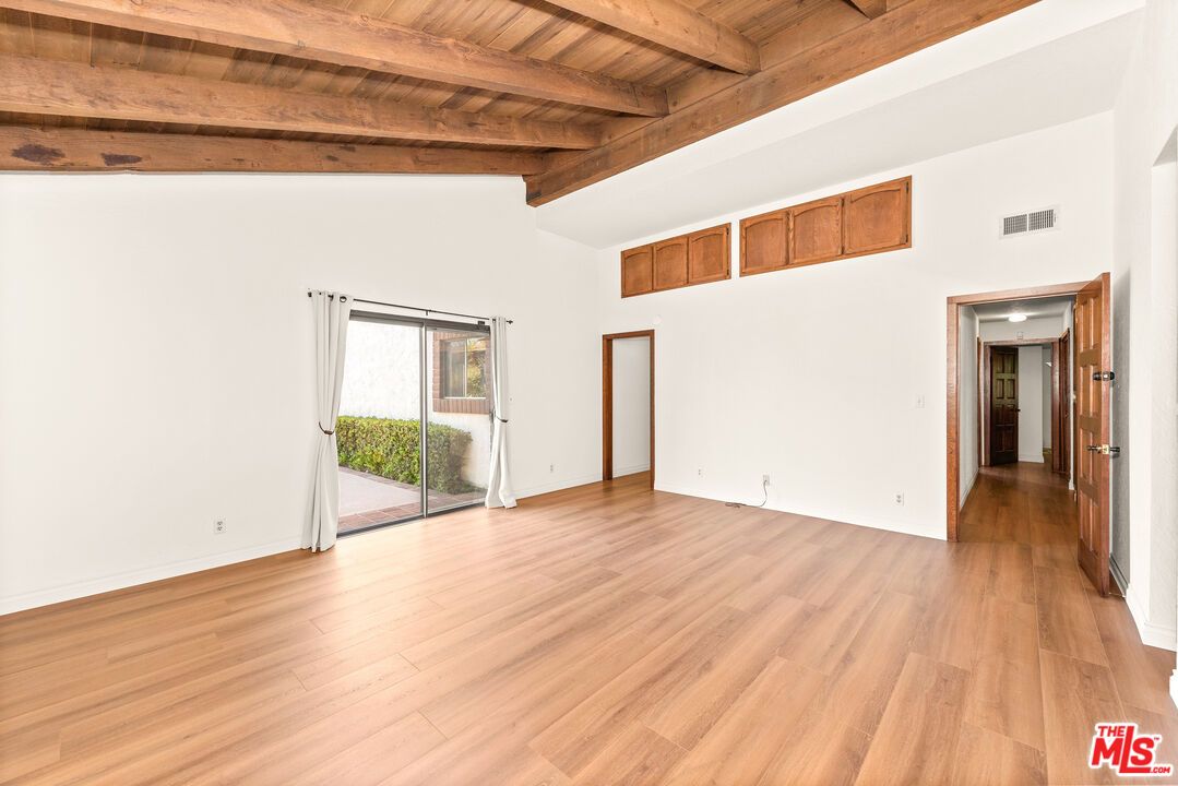 Empty room, Interior, Wooden Beams, Wooden Ceilings, Wood Texture Flooring