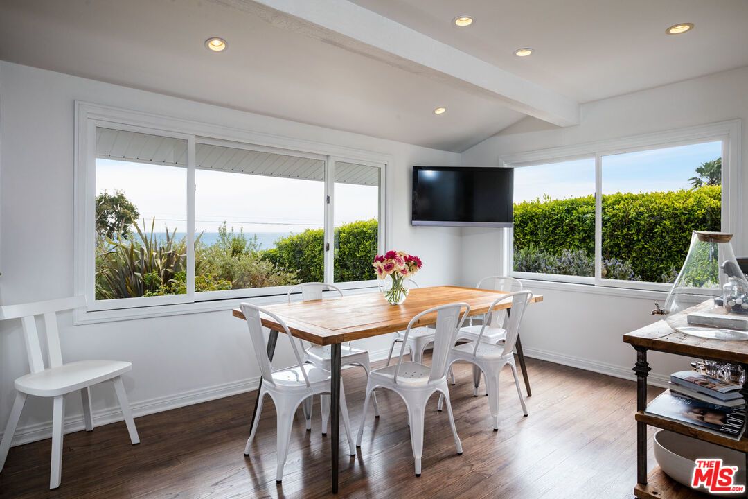 Dining room, Interior, Recessed Lighting, Wood Texture Flooring