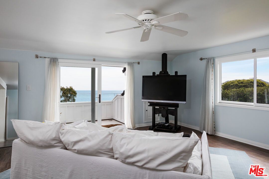 Bedroom, Interior, Water, Wood Texture Flooring