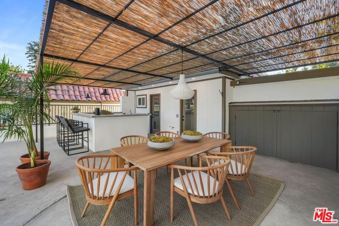 Exterior, Outdoor Kitchen
