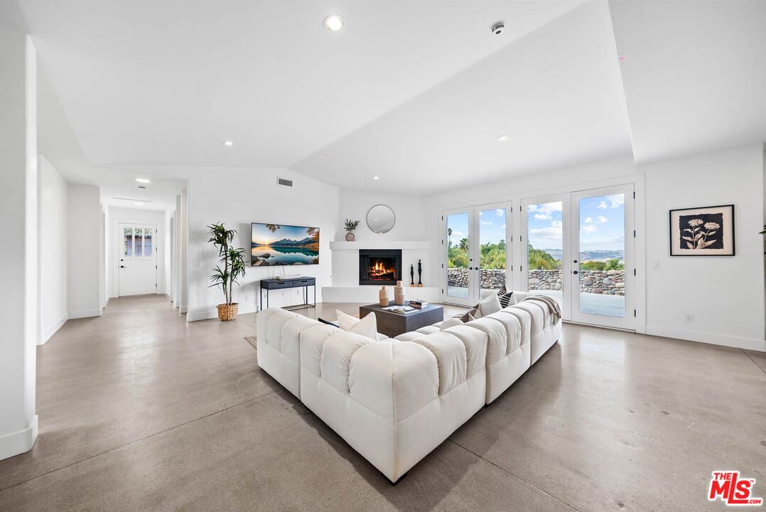 Fireplace, Interior, Living room, Recessed Lighting