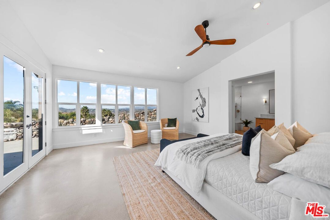 Bedroom, Interior, Recessed Lighting, Water