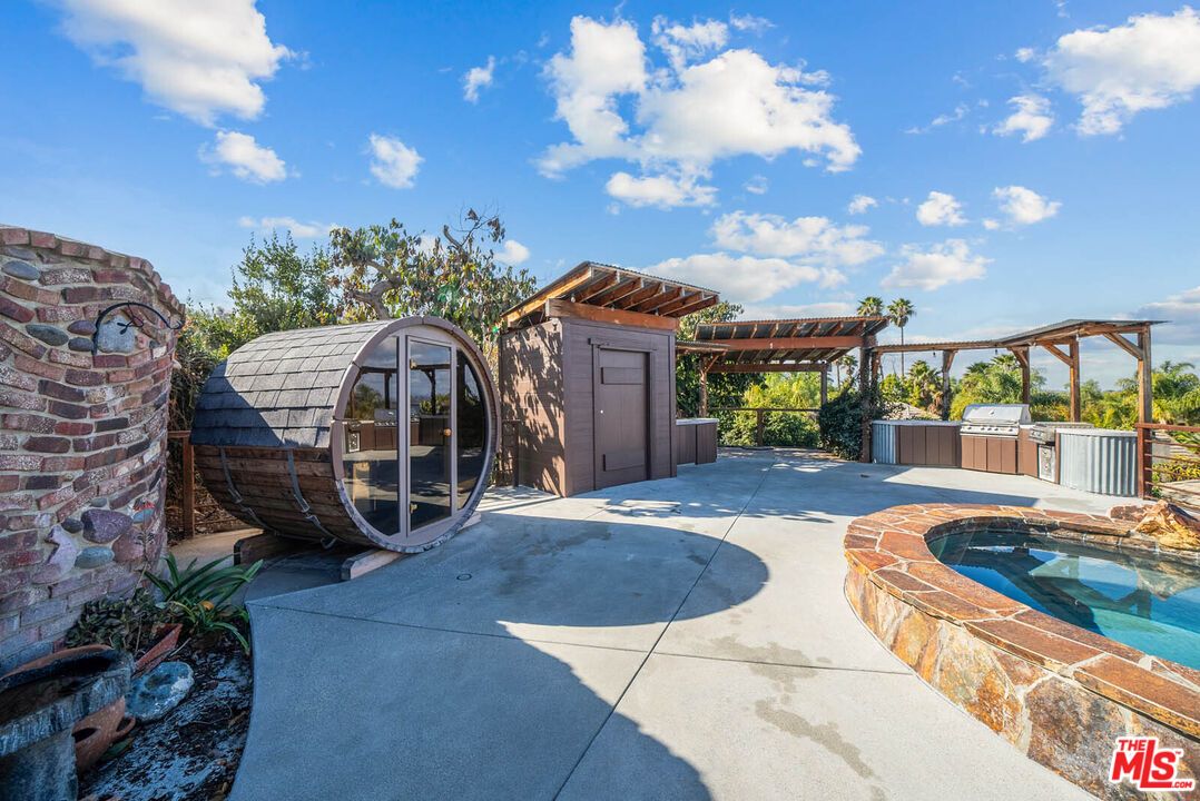 Exterior, Hot Tub, Pool