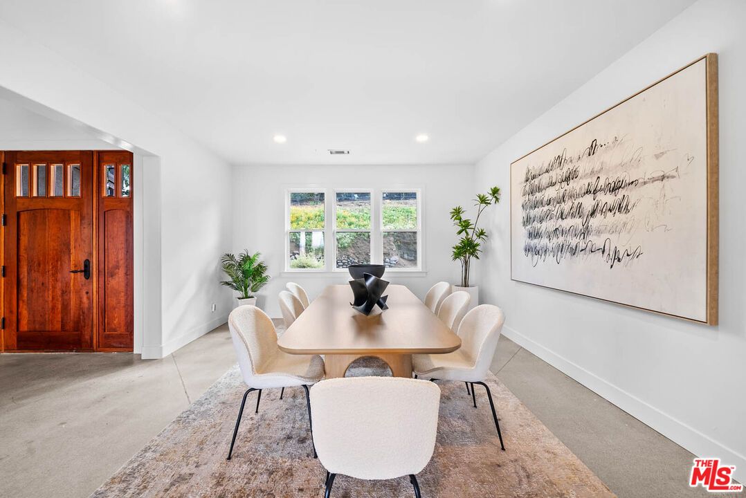 Dining room, Interior, Recessed Lighting