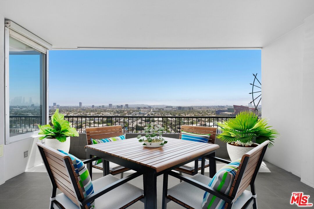 Dining room, Interior