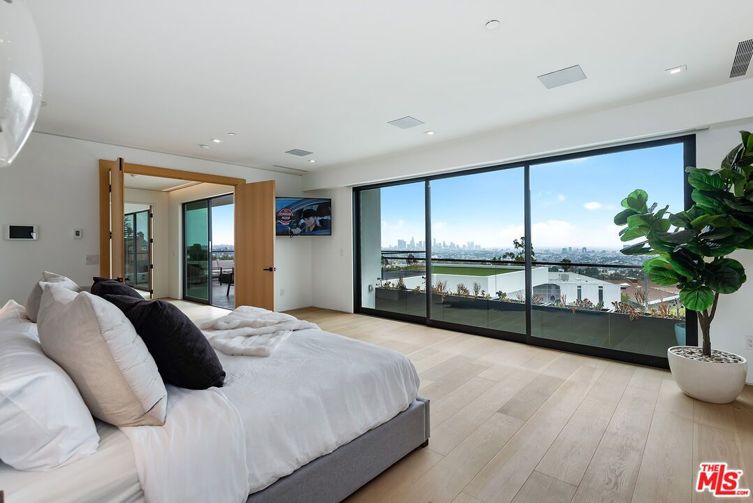 Bedroom, Interior, Recessed Lighting, Water, Wood Texture Flooring