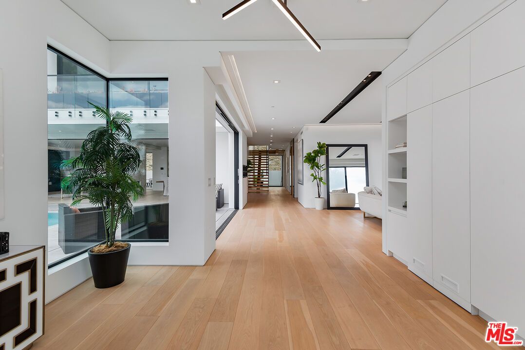 Interior, Recessed Lighting, Wood Texture Flooring