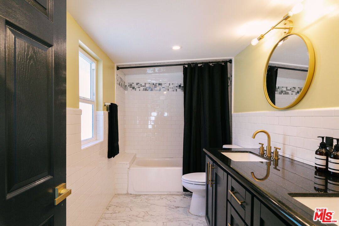 Bathroom, Interior, Marble, Recessed Lighting