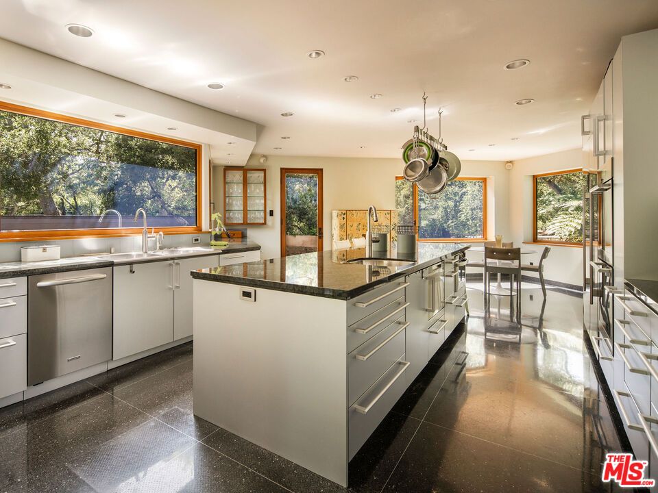 Dining room, Interior, Kitchen, Recessed Lighting, Stainless Steel Appliances