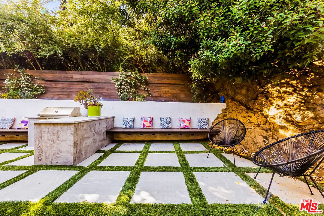 Exterior, Outdoor Kitchen