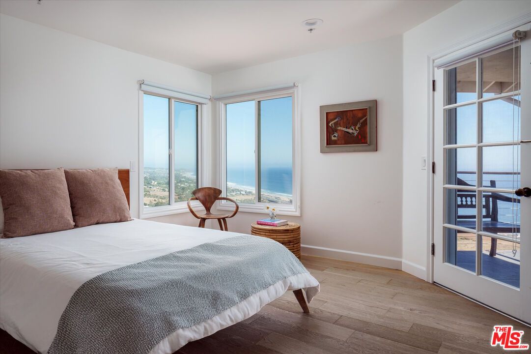 Bedroom, Interior, Water, Wood Texture Flooring