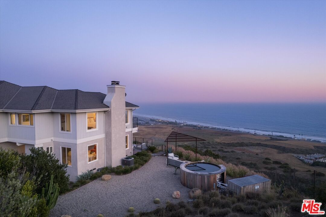 Exterior, Hot Tub, Water